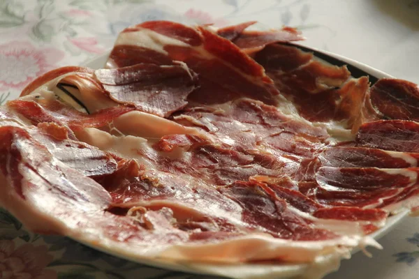 Piatto Pieno Prosciutto Crudo — Foto Stock