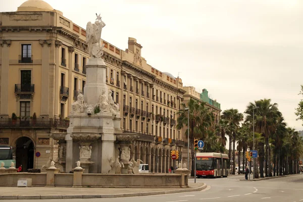 Barselona şehir merkezinde şehir manzarası