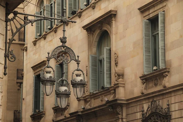 Barselona şehir merkezinde şehir manzarası