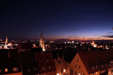 Nuremberg şehrinin gece manzarası