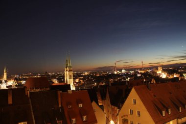Nuremberg şehrinin gece manzarası