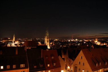 Nuremberg şehrinin gece manzarası