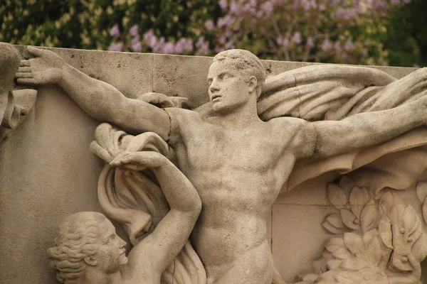 Скульптура Центре Парижа — стоковое фото
