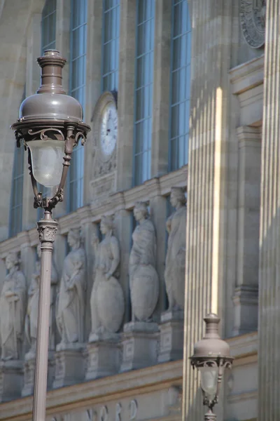 Скульптура Центрі Парижа — стокове фото