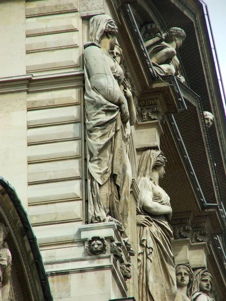 Художественная Статуя Центре Парижа — стоковое фото