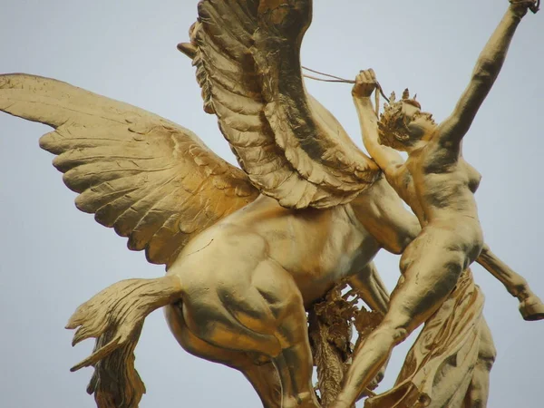 Statue Artistique Dans Centre Paris — Photo