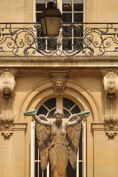 Statue Artistique Dans Centre Paris — Photo
