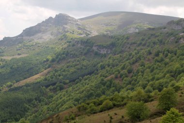 Bask ülkesinin dağlarında yürüyüş.