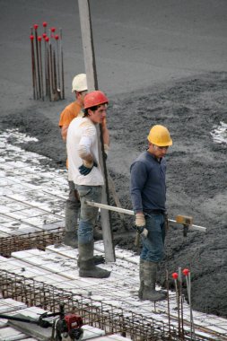Kentsel bir çevrede inşaat alanı