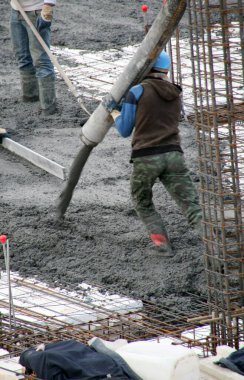 Kentsel bir çevrede inşaat alanı