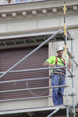 Kentsel bir çevrede inşaat alanı