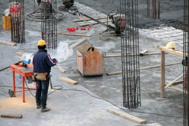 Kentsel bir çevrede inşaat alanı