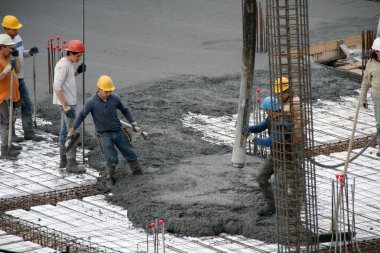 Kentsel bir çevrede inşaat alanı