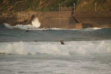 Bask ülkesinde sörf yapmak
