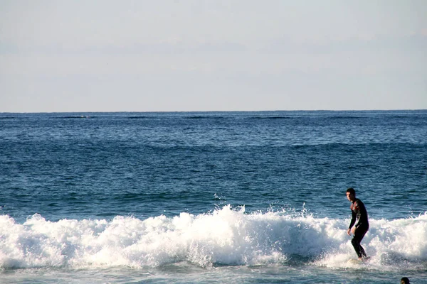 Surfen Een Winterdag — Stockfoto