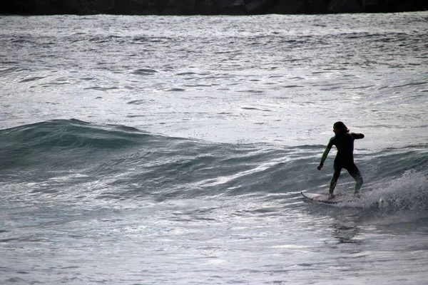 Surfear Día Invierno —  Fotos de Stock