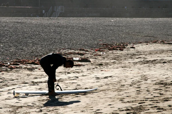 Surfer Dans Une Journée Hiver — Photo