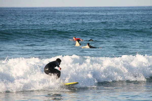 Surfing Zimowy Dzień — Zdjęcie stockowe