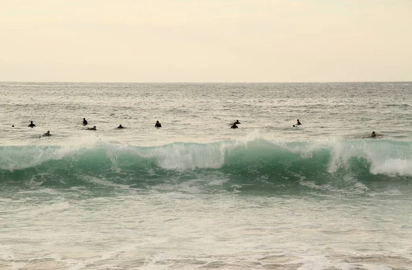 Surfing Στις Ακτές Της Χώρας Των Βάσκων — Φωτογραφία Αρχείου