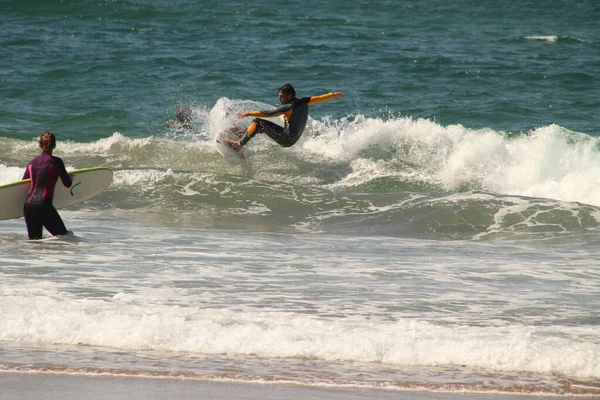 Surfing Wybrzeżu Kraju Basków — Zdjęcie stockowe