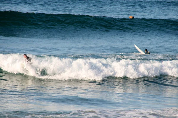 Surfing Στις Ακτές Της Χώρας Των Βάσκων — Φωτογραφία Αρχείου