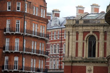 Londra şehir merkezinde bir bina.