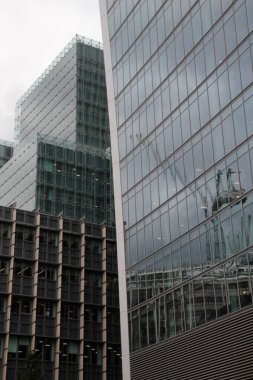 Londra şehir merkezinde bir bina.