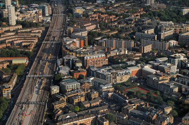 Londra şehir merkezinde bir bina.