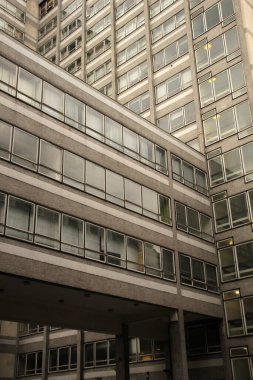 Londra şehir merkezinde bir bina.