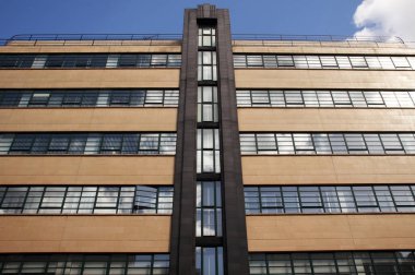 Londra şehir merkezinde bir bina.