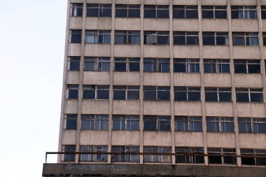 Londra şehir merkezinde bir bina.