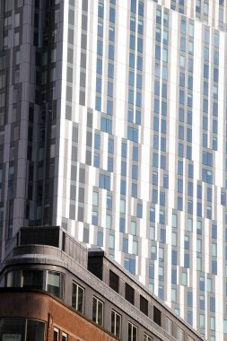 Londra şehir merkezinde bir bina.