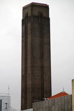 Londra şehir merkezinde bir bina.