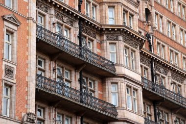 Londra şehir merkezinde bir bina.