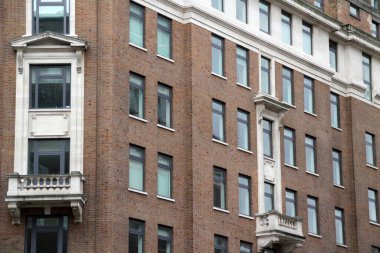 Londra şehir merkezinde bir bina.