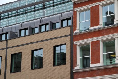 Londra şehir merkezinde bir bina.