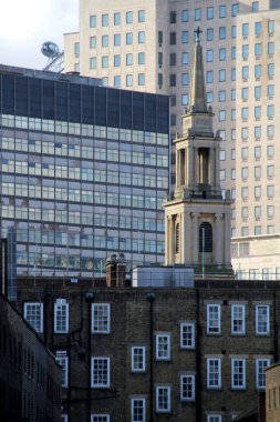 Londra şehir merkezinde bir bina.