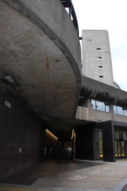 Londra şehir merkezinde bir bina.