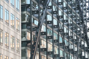 Londra şehir merkezinde bir bina.