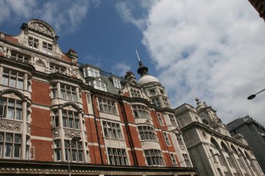 Londra şehir merkezinde bir bina.