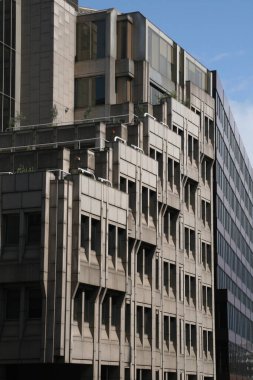 Londra şehir merkezinde bir bina.