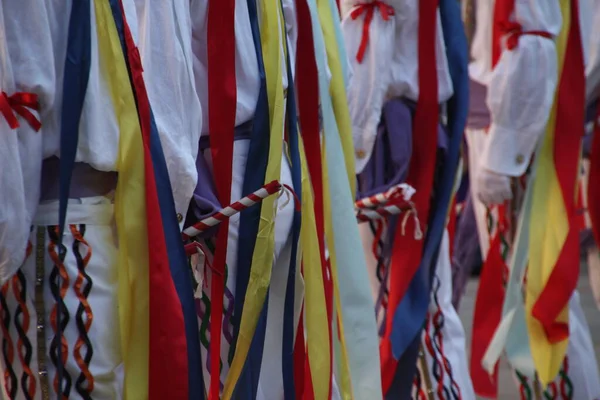 Geleneksel Bask dansı sokak festivalinde