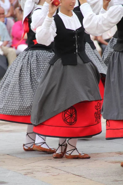 Traditioneller Baskischer Tanz Auf Einem Straßenfest — Stockfoto