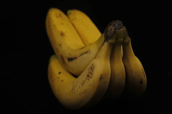 Bando Bananas Fundo Preto — Fotografia de Stock