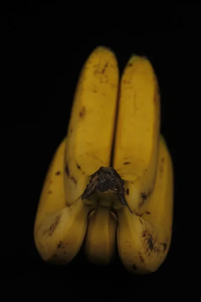 Bunch Bananer Svart Bakgrund — Stockfoto