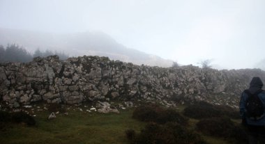 Bask ülkesinin dağlarındaki manzara