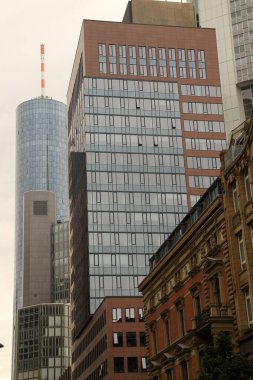 Frankfurt şehir merkezinde bir bina.