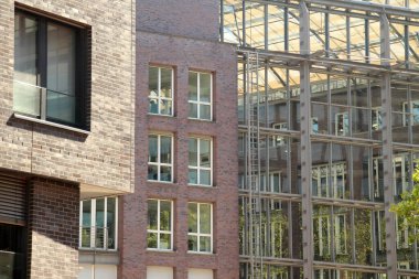 Hamburg şehir merkezinde bir bina.