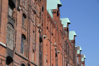 Hamburg şehir merkezinde bir bina.