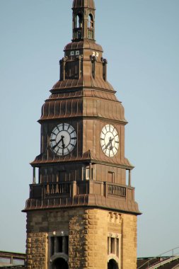 Hamburg şehir merkezinde bir bina.